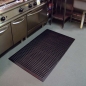 Preview: Industriematte gelocht 0,9 m x 1,5 m schwarz in der Küche