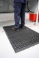 Preview: Industriematte gelocht 0,9 m x 1,5 m schwarz in der Werkstatt