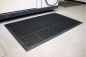 Preview: Industriematte gelocht 0,9 m x 1,5 m schwarz für harte Industrieböden