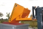 Preview: Kippmulde für Gabelstapler ca. 1,2 m³ Modell Tadeu orange im Einsatz