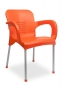 Preview: Kunststoffstühle orange, mit Ablauflöchern in der Sitzflächen.