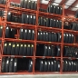 Mobile Preview: Gestapelte Reifengestelle im Lager für LKW-Reifen