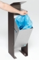 Preview: Standascher mit Abfallsammler,  bei der Müllbehälterentnahme