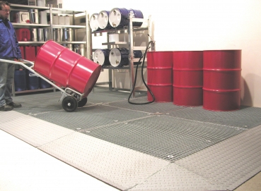 Bodenschutzwanne 500 x 500 x 123 mm (L x B x H) mit Auffahrrampen (Beispiel Sackkarre)