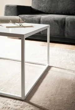 Stilvoller Couchtisch im Industrial-Stil