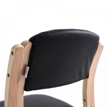 Detail: Holzstühle mit Armlehnen, Kunstlederbezug schwarz