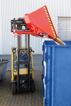 Kippcontainer für Stapler ca. 0,60 m³ Modell Xero beim Kippen