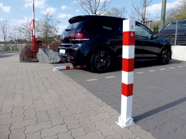 Klappbarer Parkplatzpfosten zum Einbetonieren 70x70 mm