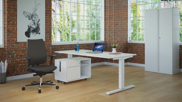Elektrisch höhenverstellbarer Schreibtisch Modell TW160 im Büro