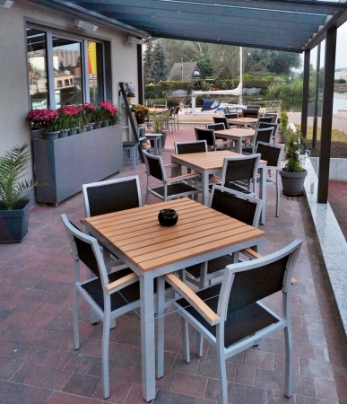 Gastronomiestühle Modell Titan: Outdoorstühle mit Textylen in der Terrasse