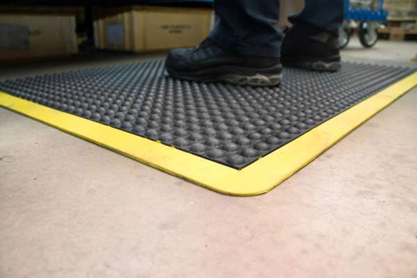 Industriematte (0,9 m x 1,2 m) Arbeitsplatzmatte mit gelben Randstreifen (Ergonomisches Stehen)