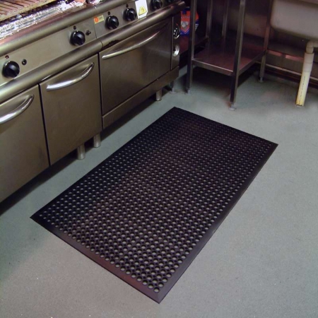 Industriematte gelocht 0,9 m x 1,5 m schwarz in der Küche