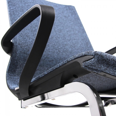 Konferenzstühle Malte: Freischwinger mit Stoffbezug in dunkelblau (Detail)