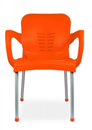 Kunststoffstühle orange, stapelbar.