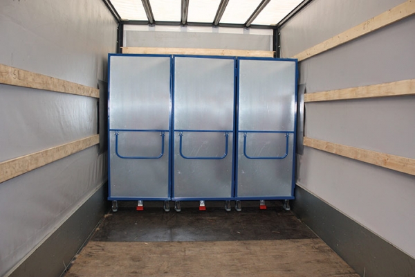 Schrankwagen im Lastwagen bzw. Container