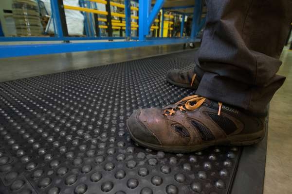 Industriematte verbindbar - Arbeitsplatzmatten 0,6 m x 0,9 m schwarz für mehr Ergonomie beim Stehen